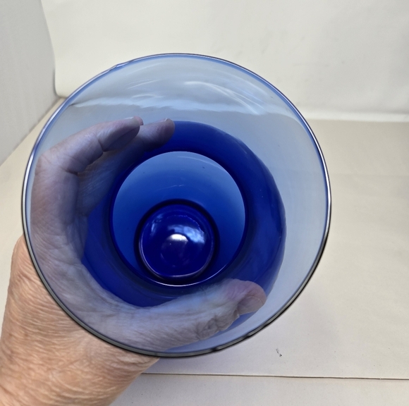 Colbalt Blue Handblown Glass Vase Urn 9 Inches Tall Curve Body Fluted Mouth - Picture 9 of 9